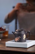 《五牛圖》宜興紫砂壺工藝美術(shù)師純手工石黃泥牛蓋茶壺紫砂茶具