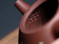 《石瓢泥繪鳥》宜興紫砂壺名師工藝美術(shù)師手工紫泥金絲西施泡茶壺