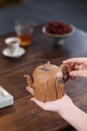 《松鼠葡萄樁》宜興高級工藝美術師手工紫砂壺茶壺具段泥花器