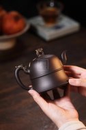 《龍鳳呈祥》宜興紫砂壺高級(jí)工藝美術(shù)師手工茶壺茶具稀有是黃泥創(chuàng)新壺
